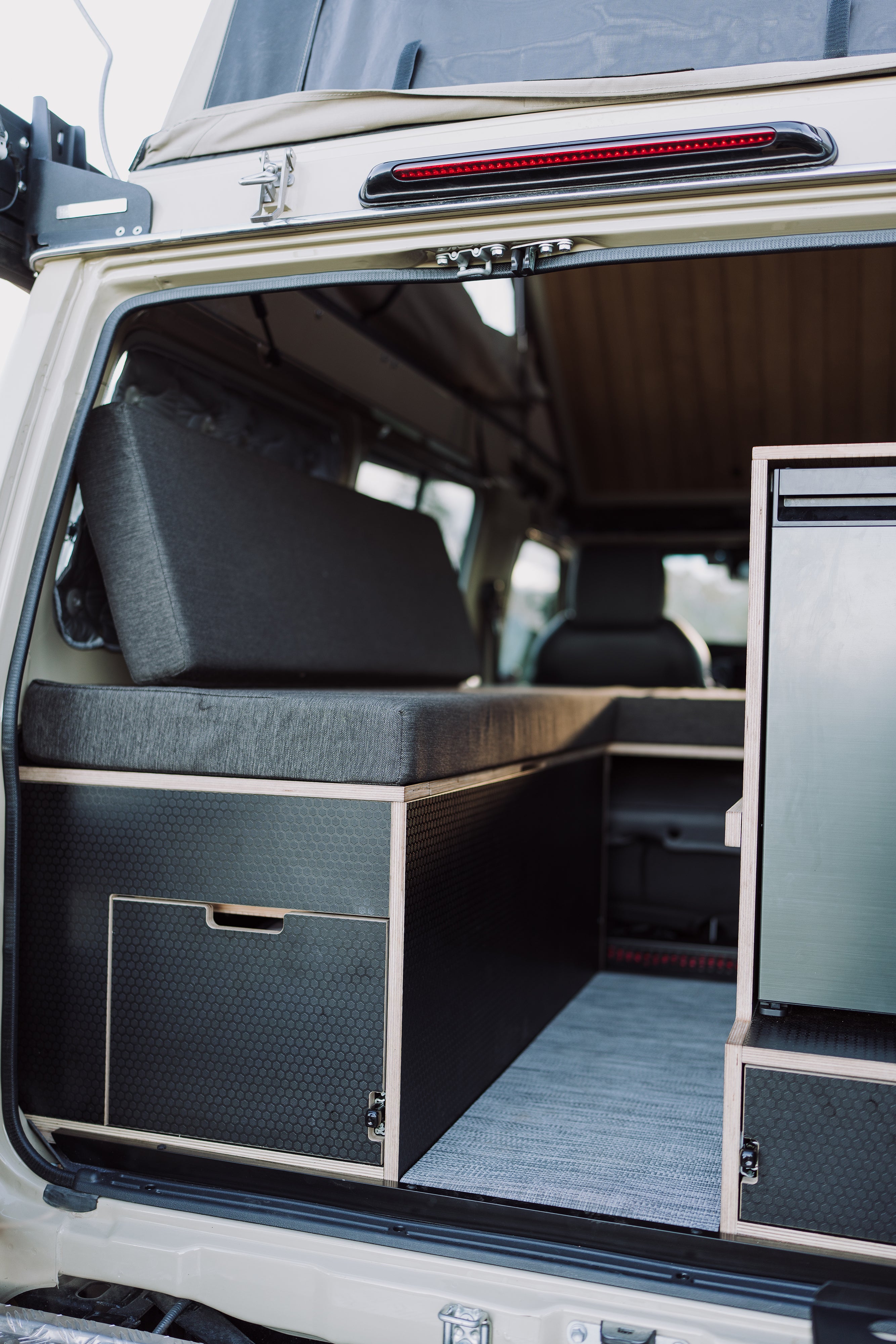 SUMMIT 78 Troopcarrier Fitout #003
